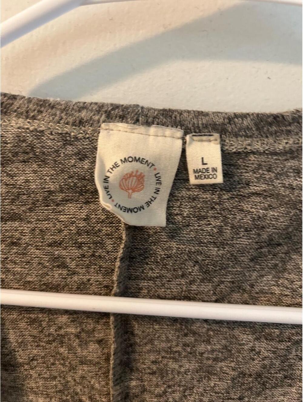Live in the Moment Gray floral cardigan size L - Picture 6 of 7